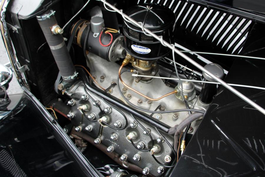 Моторный отсек Ford V8 Deluxe Cabriolet (40/760) 1934 года  (фото 1 из 17)
